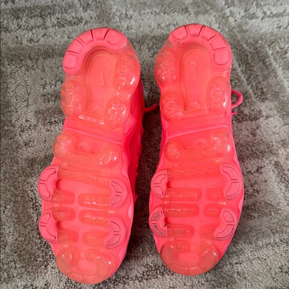 Nike Air Max VaporMax Plus
Pink (Women's) - Picture 6 of 7